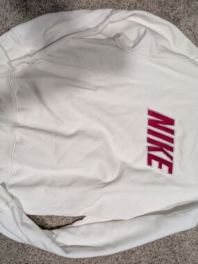 Nike White Crewneck Sweatshirt